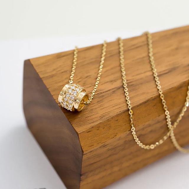 ゴールドネックレス レディース サークルモチーフ 円形 ペンダント きらきら ジルコニア パヴェ 留め具付き デイリー使い フェミニン 高見え