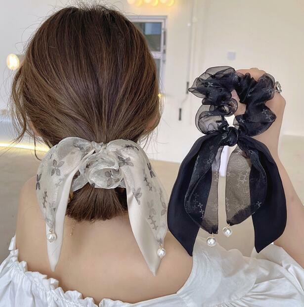 サテンとオーガンジーのパール付きデザインリボンシュシュ 大人 サテンとオーガンジーのパール付きデザインリボンシュシュ 大人