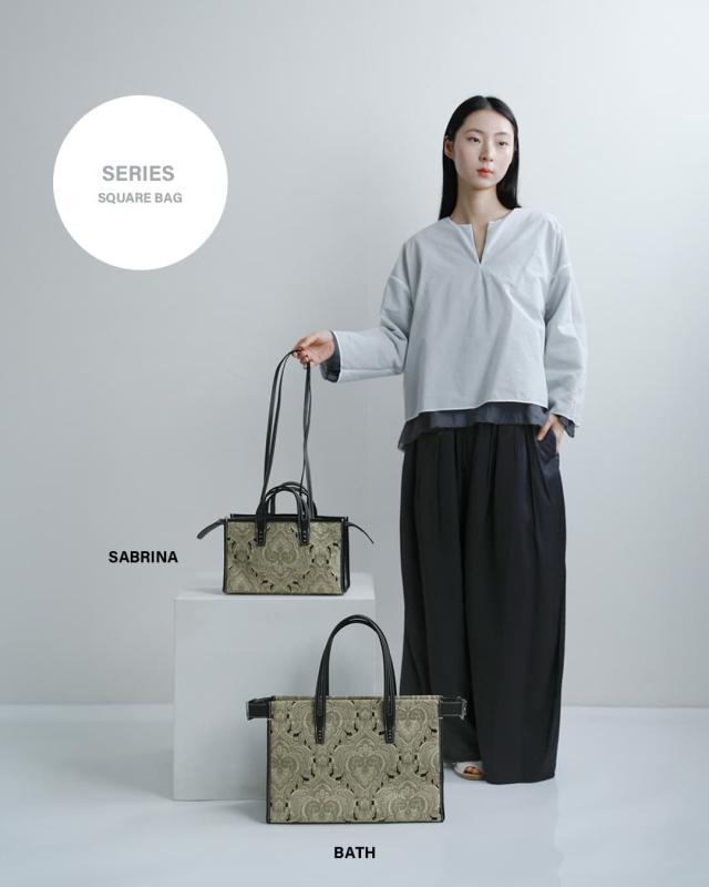 A VACATION2way スクエア トートバッグ SABRINA 26ss-a102