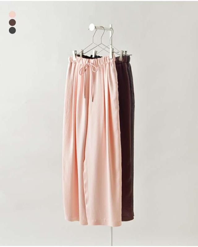ma couleur(マ クルール)レザーライクサテンビンテージドロストタックパンツj-4642