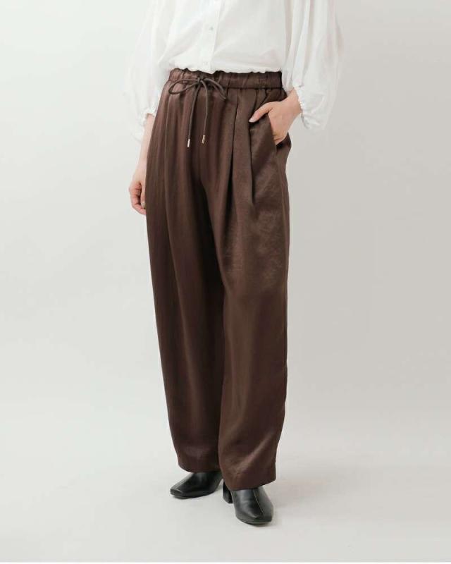 ma couleur(マ クルール)レザーライクサテンビンテージドロストタックパンツj-4642