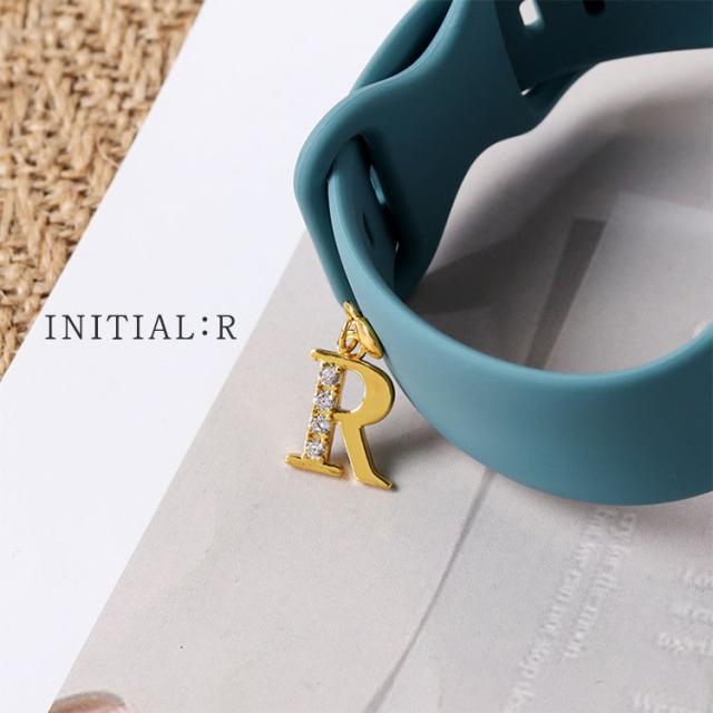 アップルウォッチ イニシャル チャーム キラキラ バンド アクセサリー 付ける シリコン ベルト穴 AppleWatch 9 8 7 6 5 4 Apple Watch SE かわいい レディース 女性 ゴールド 45mm 44mm 41mm 42mm 40mm 38mm シリコンバンド 可愛い おしゃれ A アルファベット 14