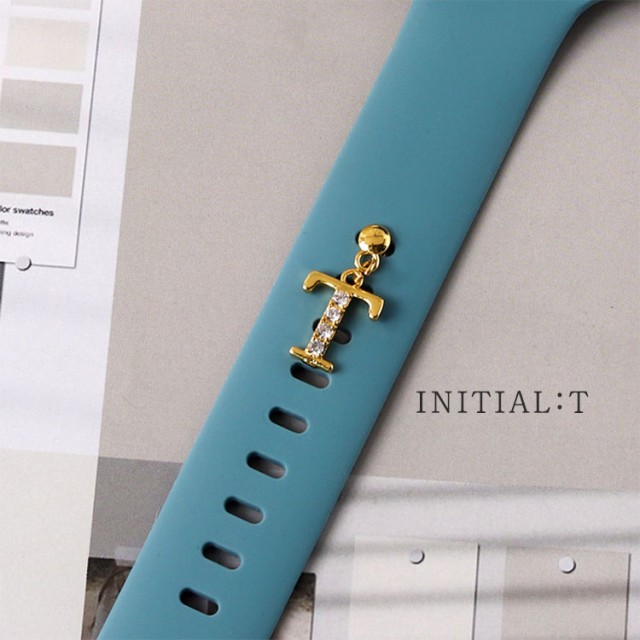 アップルウォッチ イニシャル チャーム キラキラ バンド アクセサリー 付ける シリコン ベルト穴 AppleWatch 9 8 7 6 5 4 Apple Watch SE かわいい レディース 女性 ゴールド 45mm 44mm 41mm 42mm 40mm 38mm シリコンバンド 可愛い おしゃれ A アルファベット 16