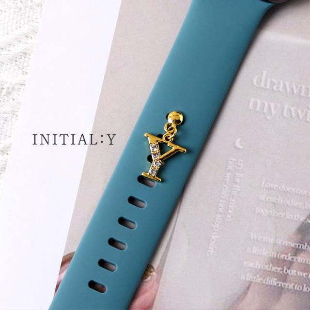 アップルウォッチ イニシャル チャーム キラキラ バンド アクセサリー 付ける シリコン ベルト穴 AppleWatch 9 8 7 6 5 4 Apple Watch SE かわいい レディース 女性 ゴールド 45mm 44mm 41mm 42mm 40mm 38mm シリコンバンド 可愛い おしゃれ A アルファベット 17