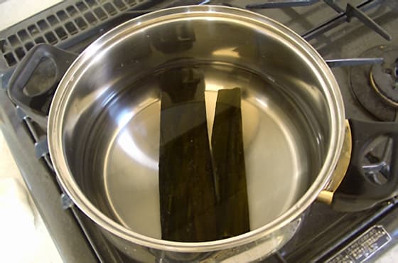 沸騰する直前まで煮る