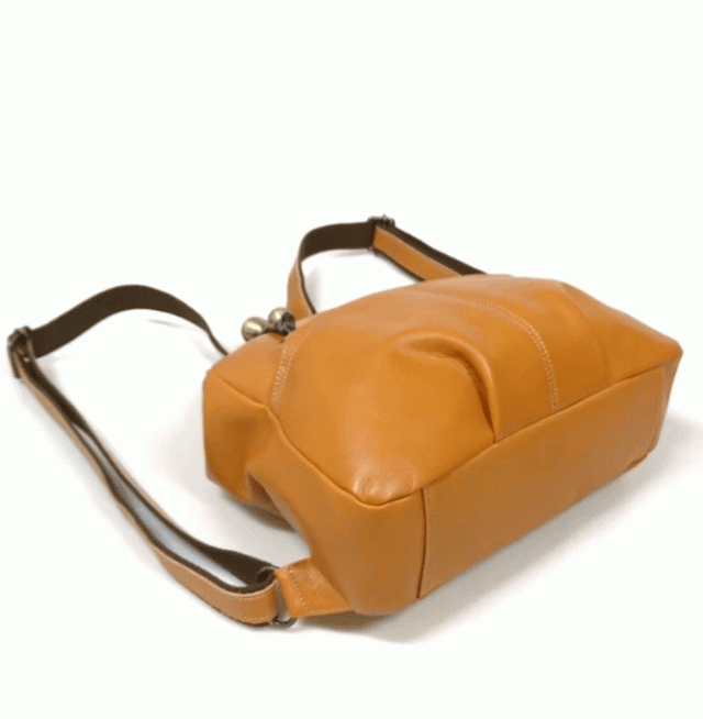 日本製 本革 レザーリュック がま口リュック 丸い ころん 無段階調整