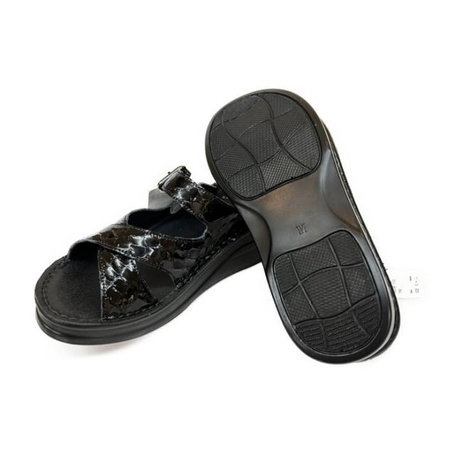 本革　日本製　クロスデザインの本革シワエナメルミュールサンダル　サンダル　レザーサンダル　履きやすい　脱ぎやすい　歩きやすい　疲れにくい　レデイース 本革 日本製 クロスデザインの本革シワエナメルミュールサンダル
