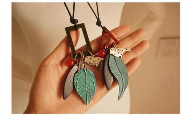 ペンダント 革 アクセサリー