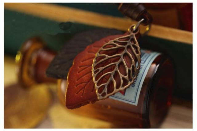 ペンダント 革 アクセサリー