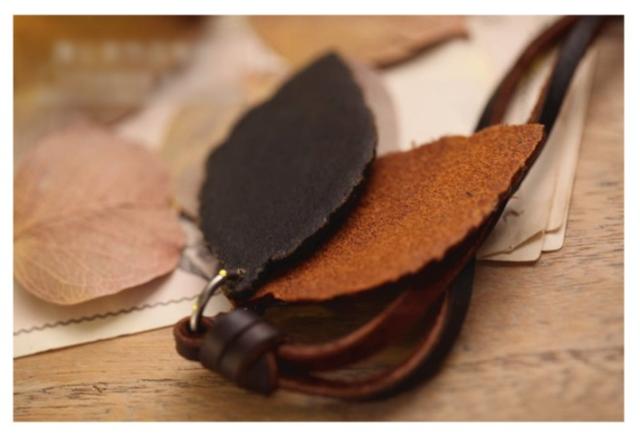 ペンダント 革 アクセサリー