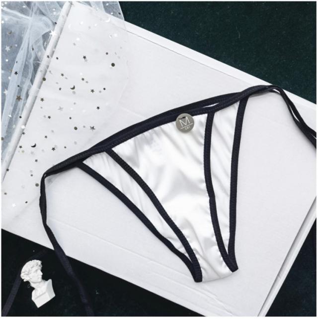 セクシーショーツ