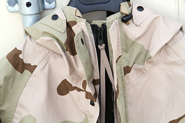 02’s DEADSTOCK U.S.ARMY ECWCS GORE-TEX PARKA GEN1 3COLOR DESART CAMO VINTAGE COLD WEATHER PARKA 02年納品 デッドストック ゴアテックス 3C デザート カモ ジャケット 迷彩 アメリカ軍 米軍 実物 新品 放出品 メンズ アウター アウトドア