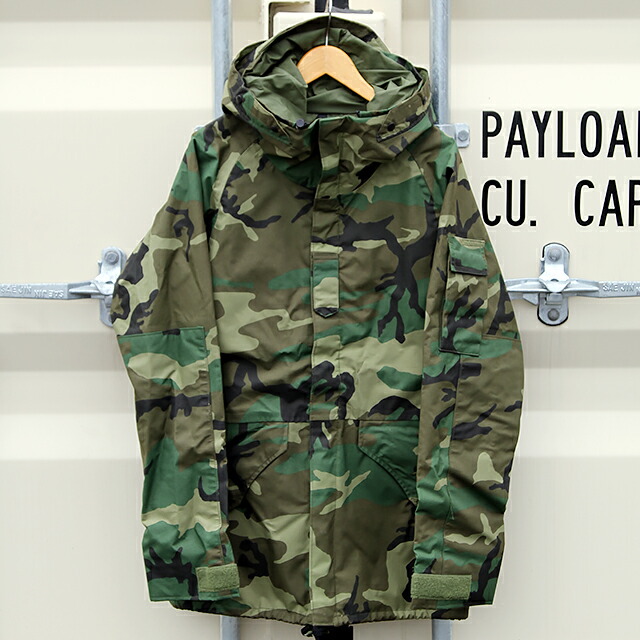 「90’s DEADSTOCK U.S.ARMY ECWCS GORE-TEX PARKA GEN1 WOODLAND」VINTAGE COLD WEATHER PARKA MEDIUM/LARGE 92年納品 デッドストック ゴアテックス ウッドランド カモ ジャケット 迷彩 グリーン アメリカ軍 米軍実物新品 放出品 メンズ アウター アウトドア