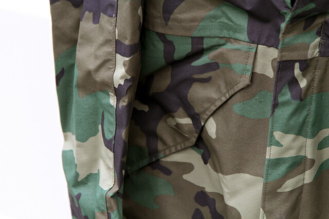 「90’s DEADSTOCK U.S.ARMY ECWCS GORE-TEX PARKA GEN1 WOODLAND」VINTAGE COLD WEATHER PARKA MEDIUM/LARGE 92年納品 デッドストック ゴアテックス ウッドランド カモ ジャケット 迷彩 グリーン アメリカ軍 米軍実物新品 放出品 メンズ アウター アウトドア