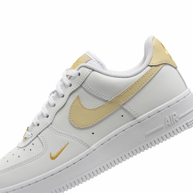 NIKE ナイキ スニーカー レディース 新品 ナイキ Nike Air Force 1 07 エアフォース 1 07　フォースワンホワイト  ゴールドCZ0270-105 激｜au PAY マーケット