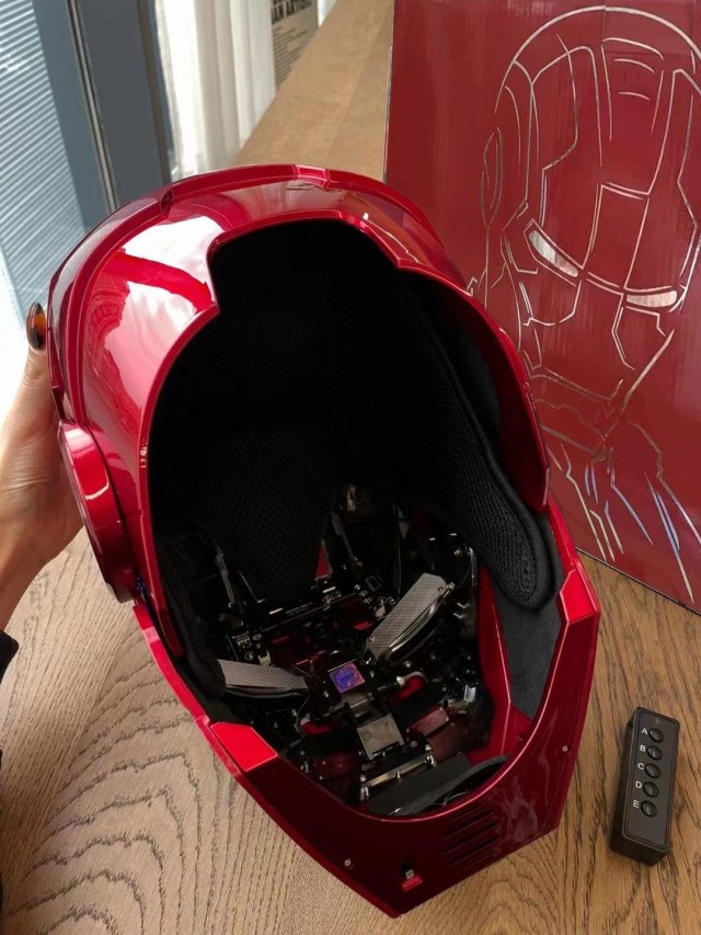 自動開閉 1：1アイアンマンヘルメット マスク 着用可能 LED MK5