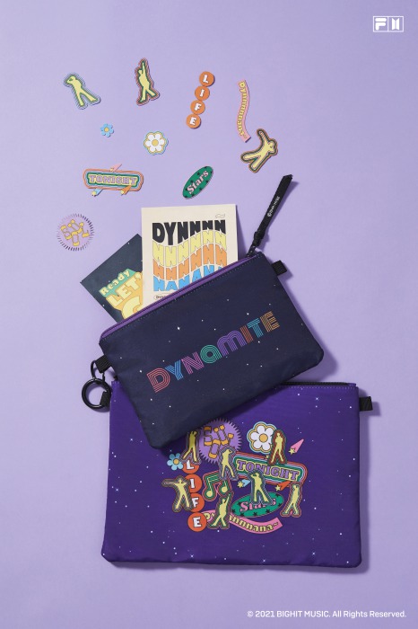 【数量限定公式特典付き】FILA×BTSコラボセット販売　"Dynamite"　STRING BAG　ナップサック　リュック　ポーチ　ダイナマイト　ARMY　ノベルティ　軽量　バッグ　人気　おしゃれ　数量限定　正規販売店《北海道、沖縄、離島代引き不可》