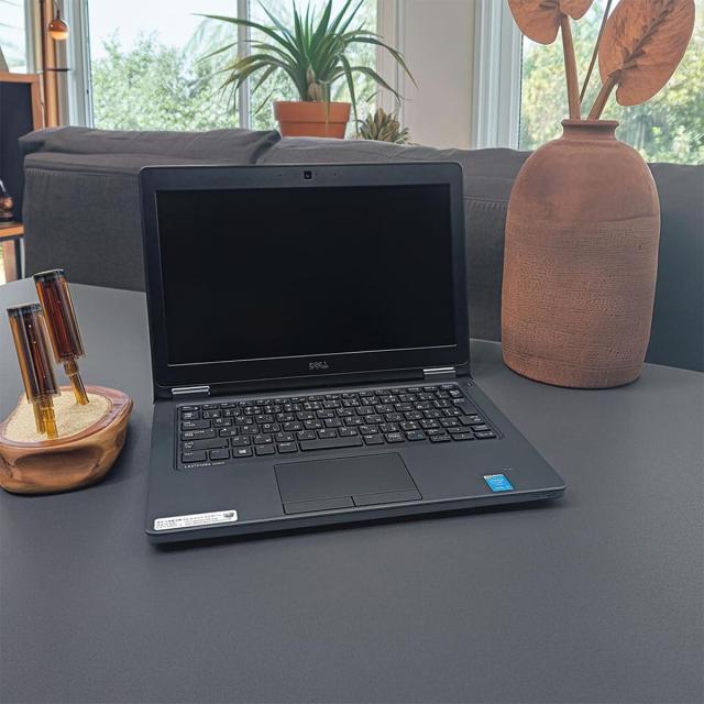 DELL Latitude E5250 Core i5モデル 13型液晶 中古PC 開いた状態画像