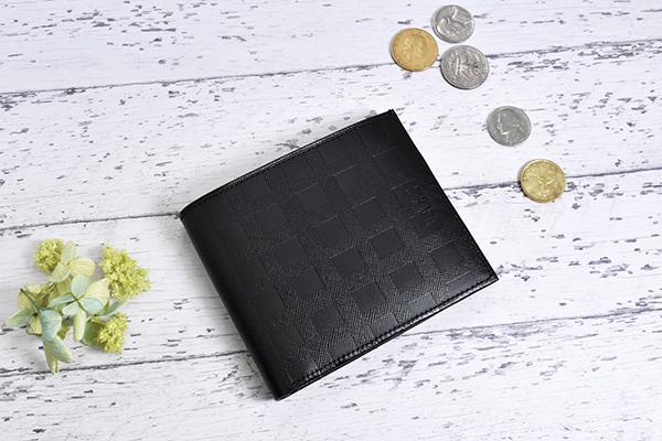 プレリー DAKS チェッカーエンボス 二つ折り財布(小銭入れなし)