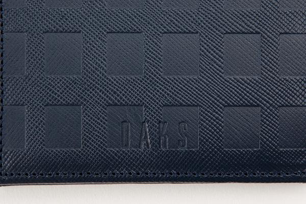 プレリー DAKS チェッカーエンボス 二つ折り財布(小銭入れなし)