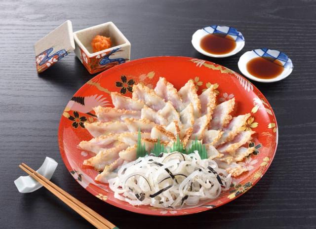 関とら本店 ふくたたき刺身セット 1セット：刺身55g、皮20g