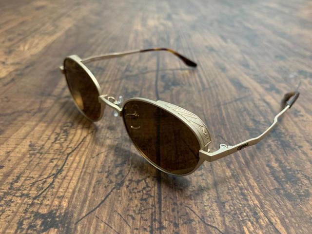 エイチ・ユー・ジー ピークマウンテン×小川テント フード付きサングラス H-0194（PM-007SG） 1個