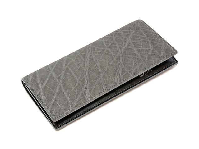 圧巻の存在感とモダンなシルエット