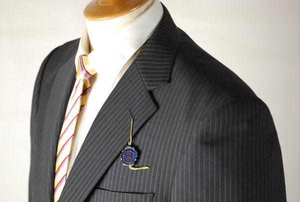 夏用 チャコールグレーのドーメルスーツ 【衿巾8cm〜8.4cm】：RM353【A体6・AB体6・AB体7】シングル【2B×1掛け★パンツ裾未処理】メンズ 紳士 サマーフォーマル ビジネススーツ オフィス