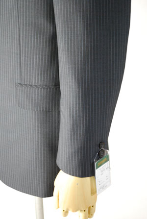 夏用 チャコールグレーのドーメルスーツ 【衿巾8cm〜8.4cm】：RM353【A体6・AB体6・AB体7】シングル【2B×1掛け★パンツ裾未処理】メンズ 紳士 サマーフォーマル ビジネススーツ オフィス