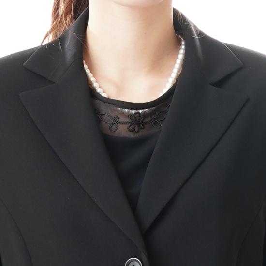 ジャケット衿元