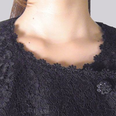 ワンピース衿元