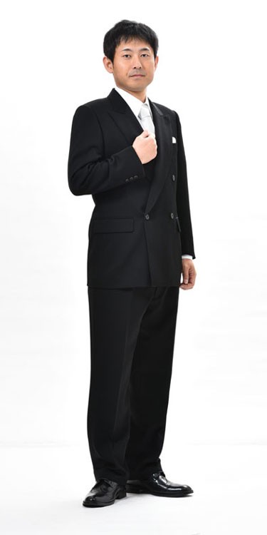 キングサイズのブラックスーツ