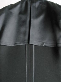 キングサイズのブラックスーツ