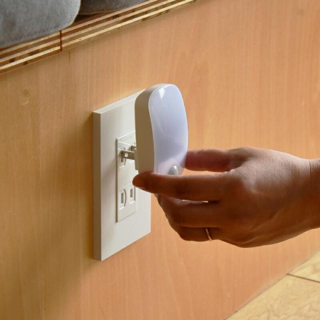 人感センサーライト LED 懐中電灯 充電式 非常灯 足元灯 フットライト led 人感センサー 照明 常夜灯 足元 センサーライト 屋内 プラグ式 玄関 寝室 廊下