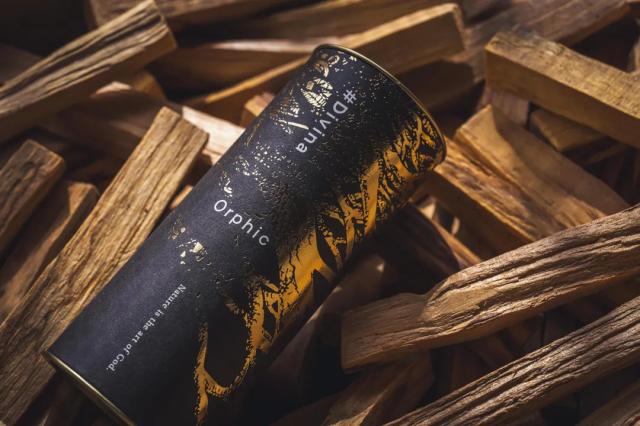 パロサントと白檀を使ったインセンスの原料イメージ