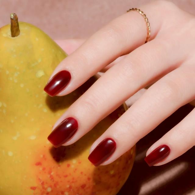 ジェルミーワン 141 リッチボルドー 手元イメージ サロン級ツヤ ぷっくり感 秋ネイル 冬ネイル