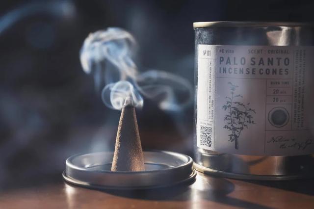 パロサント コーン型お香 煙の立ち上がり 使用シーン