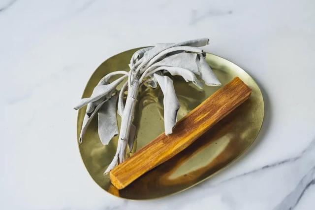 ホワイトセージとパロサントの組み合わせイメージ