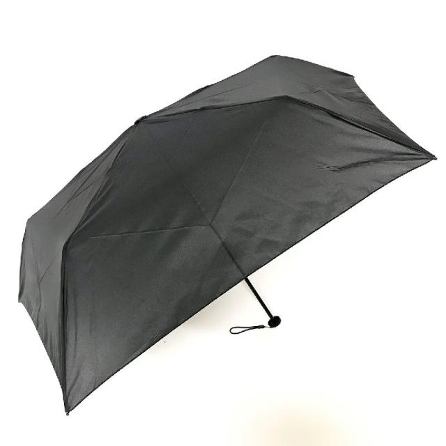 空飛ぶカーボンアンブレラ 雨晴兼用 ブラック 使用イメージ