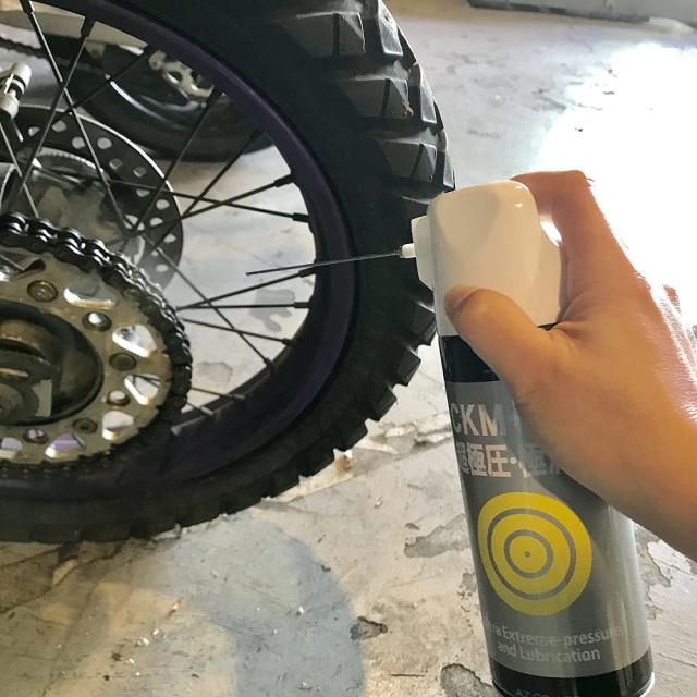 バイクチェーンの潤滑に