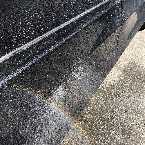 車を水洗いする