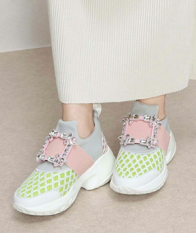 《送料無料》ビジュー メッシュ スニーカー 楽ちん 疲れにくい レディース 22 23 24 25 白 ブラック ホワイト おしゃれ かわいい 靴 痛くない スポーツ 厚底スニーカー 厚底 ダッドスニーカー 韓国ファッション シューズ 軽い 大人女子