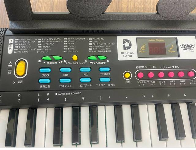 ガイド機能付き電子ピアノ 61鍵盤 音色200種類 60曲収録 楽譜スタンド