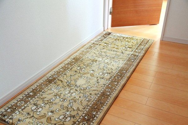 在庫大特価 廊下敷 モケット織り 王朝柄 『オーク』 ワイン 約80×340cm 滑りにくい加工の通販はau PAY マーケット - リコメン堂|商品ロットナンバー:265190344 即納安い