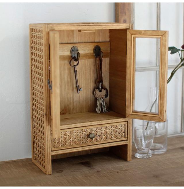 ウィッカー(ラタン)キャビネット 引き出し5個 ガラス扉付き ウィッカー(ラタン)キャビネット 引き出し5個 ガラス扉付き ウィッカー