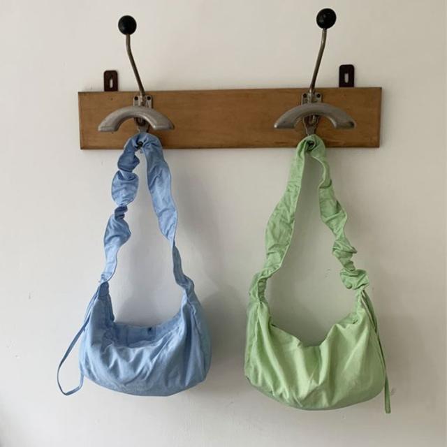 ショルダーバッグ レディース 斜めがけ 大人 トートバッグ 軽量 薄マチ 可愛い かわいい 軽い バッグ 小さめ 横長 ファスナー付き 女の子  おしゃれ 無地 カジュアル 肩掛け カバン 通勤 通学 学生 薄い 布 バッグ レディース 斜め掛け オシャレ くすみカラー 送料無料 11