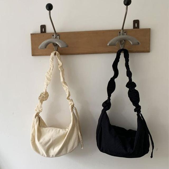 ショルダーバッグ レディース 斜めがけ 大人 トートバッグ 軽量 薄マチ 可愛い かわいい 軽い バッグ 小さめ 横長 ファスナー付き 女の子  おしゃれ 無地 カジュアル 肩掛け カバン 通勤 通学 学生 薄い 布 バッグ レディース 斜め掛け オシャレ くすみカラー 送料無料 11