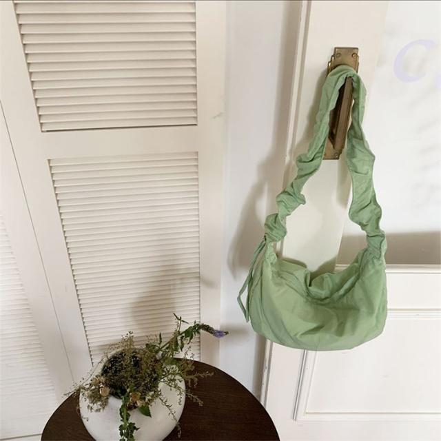 ショルダーバッグ レディース 斜めがけ 大人 トートバッグ 軽量 薄マチ 可愛い かわいい 軽い バッグ 小さめ 横長 ファスナー付き 女の子  おしゃれ 無地 カジュアル 肩掛け カバン 通勤 通学 学生 薄い 布 バッグ レディース 斜め掛け オシャレ くすみカラー 送料無料 11