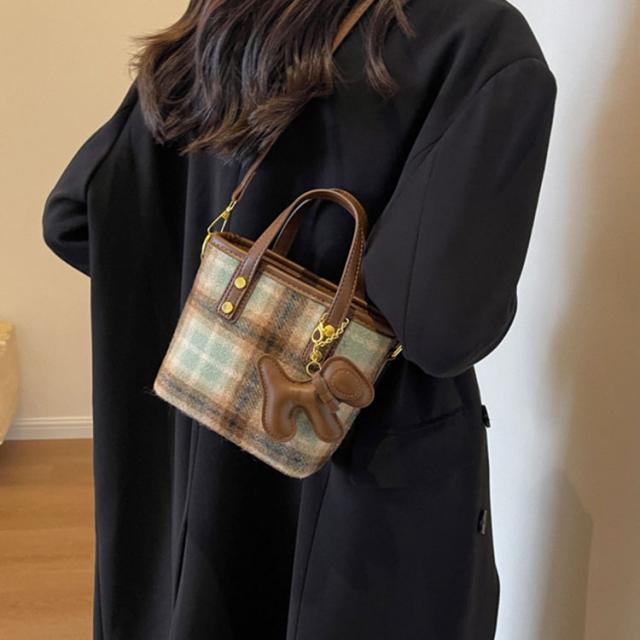 スマホポシェット レディース バッグ 秋 冬 新作 2way かわいい ミニポーチ ミニバッグ ショルダーバッグ 斜め掛け 小さめ ハンドバッグ チェック柄 スマホポーチ iPhone コンパクト 大人 女の子 秋冬コーデ 上品 手提げバッグ クラシック 送料無料 9