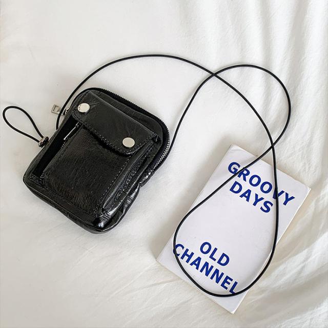 サコッシュ レディース ポシェット 斜めがけ かわいい エナメル きれいめ 小さめ 2way ウエストポーチ 軽い ミニ ポーチ カジュアル おしゃれ 軽量 防水 撥水 10代 20代 30代 外ポケット 女の子 ブラック シルバー 韓国 送料無料 11